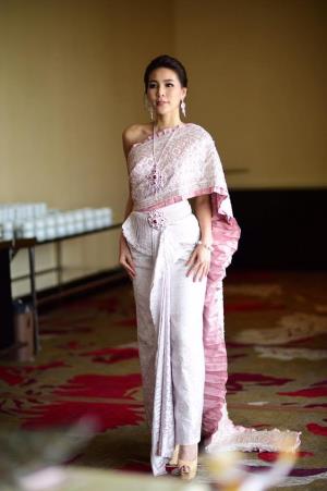 ชุดไทยเจ้าสาว ชุดไทยจักรพรรดิ์ เช่าที่แบมบี้ เวดดิ้ง ห้วยขวาง